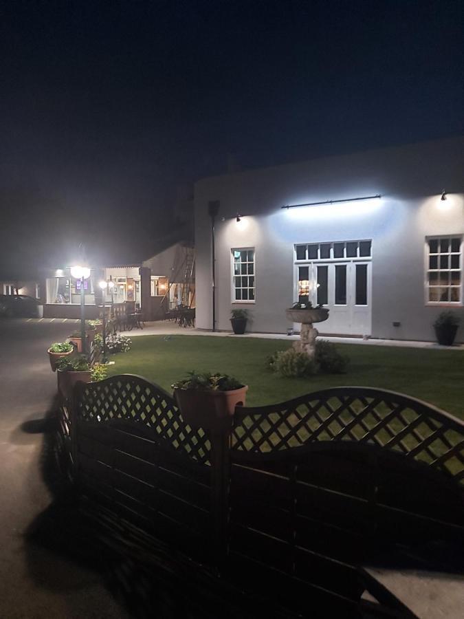 Отель The Judds Folly Hotel, Sure Collection By Western 3*
